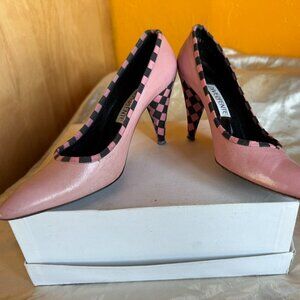 Vintage early 80s Pink & Black Pumps, Size 7, Made in Spain - Rockin the lobster
